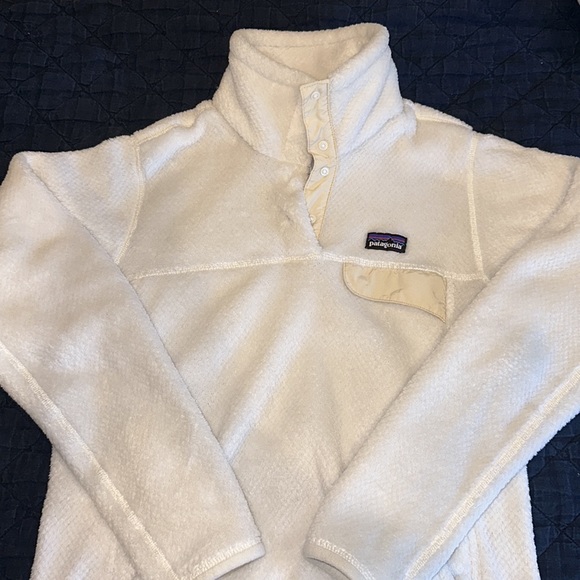 Patagonia size small re-tool snap fleece - raw linen- small hole - Picture 2 of 6